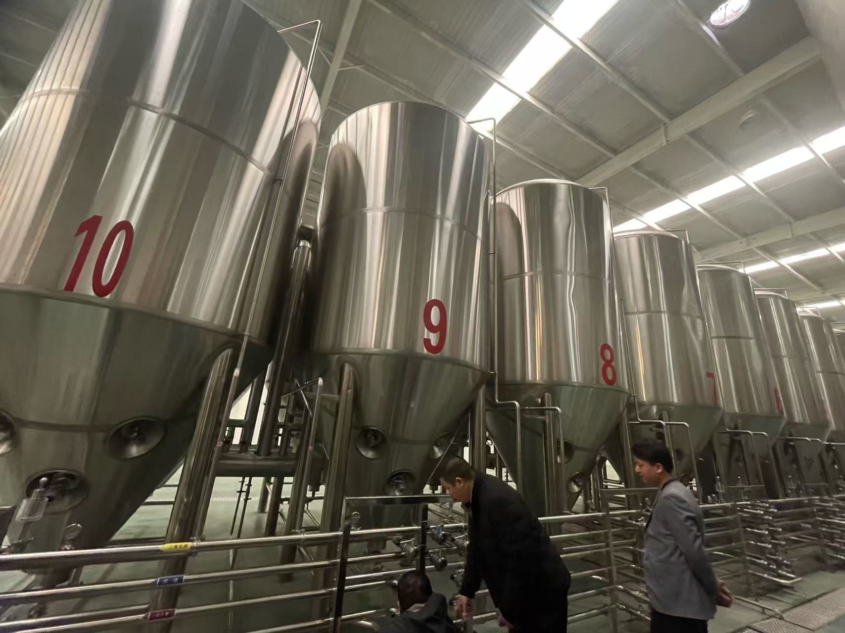 龙湖镇精酿啤酒设备厂—平面布置、设备设计、制造、调试、培训等一条龙服务